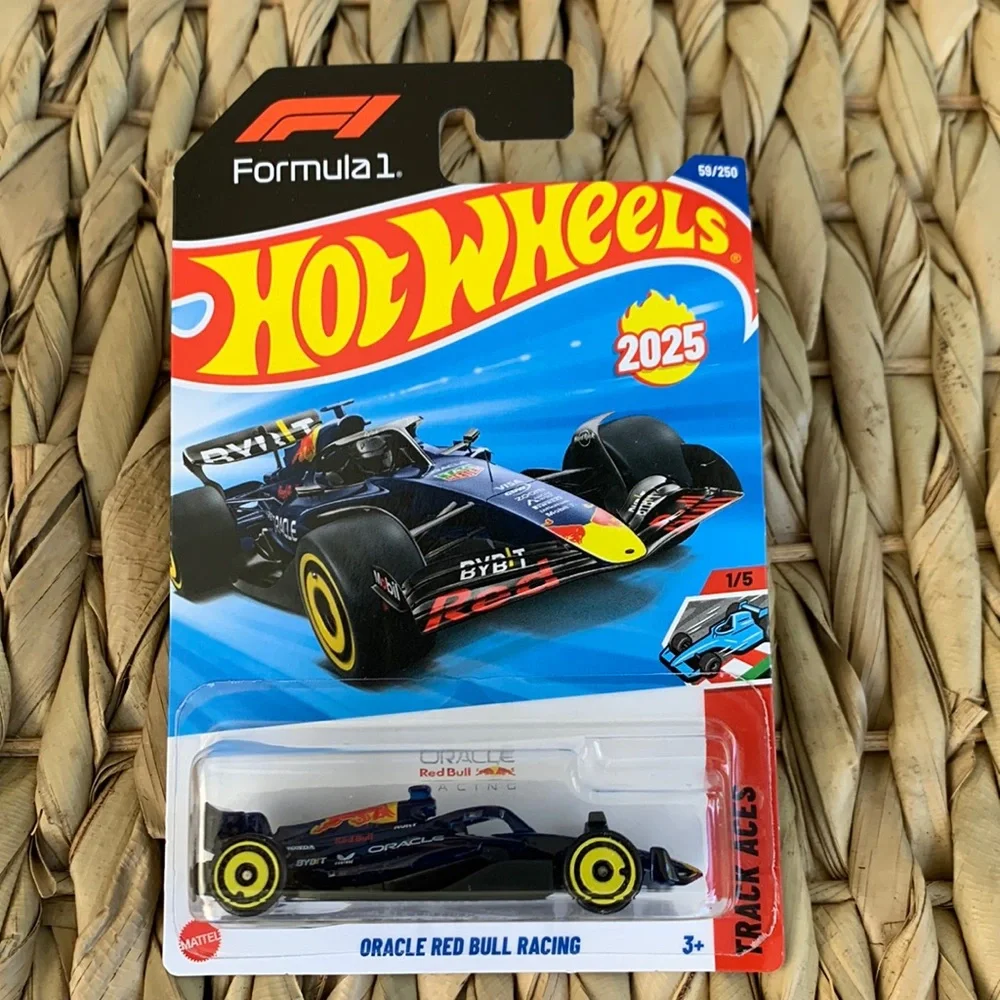 ORACLE RED BULL RACING Formula 1 F1 F   One Race Car TRACK ACES Hot Wheels 2025